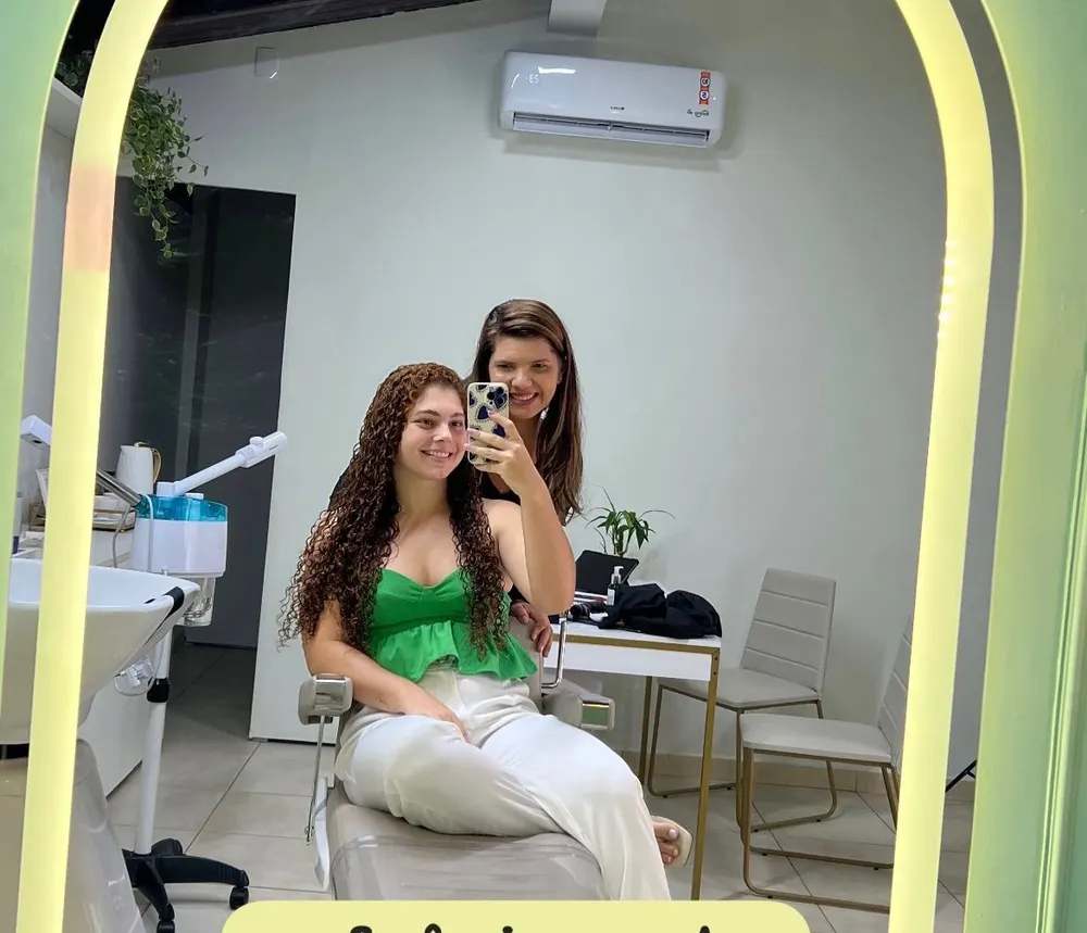 Andreia Santos / TERAPEUTA CAPILAR ESPECIALISTA EM CACHOS — foto 1