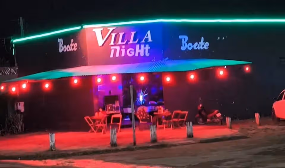 Boate villa night