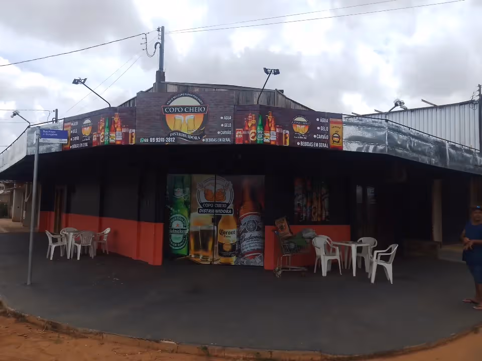 Distribuidora de bebidas COPO cheio