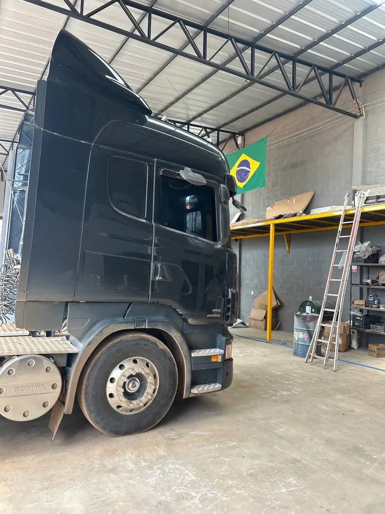 Renovo Caminhões Funilaria e Pintura — foto 3