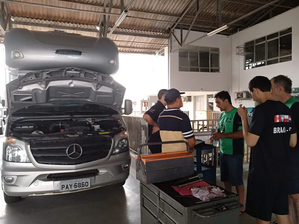 Rodobens Mercedes-Benz Caminhões, Ônibus e Vans — foto 3